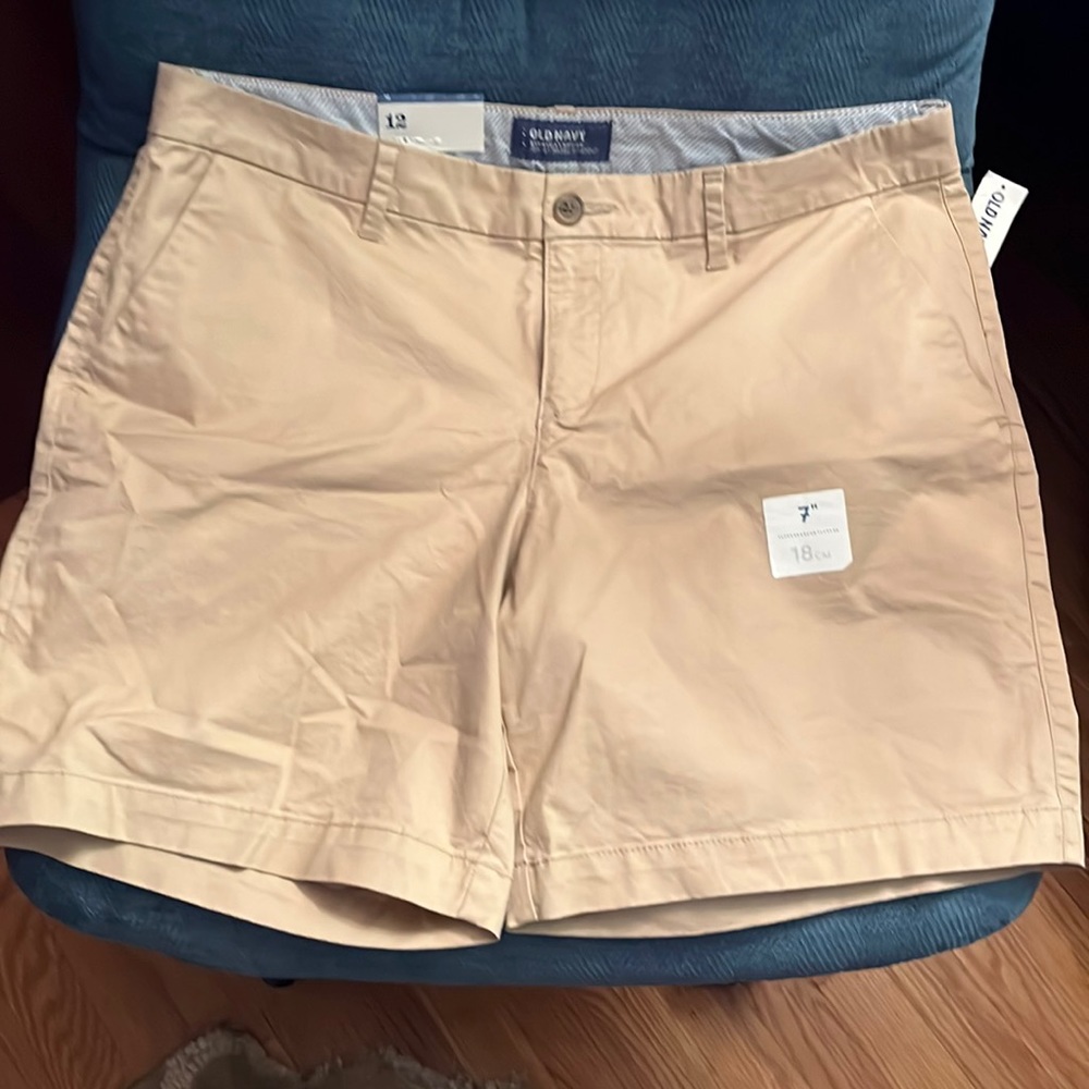 Old Navy khaki short